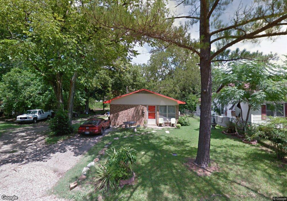 102 W Laurel St, Hugo, OK 74743 - photo 1