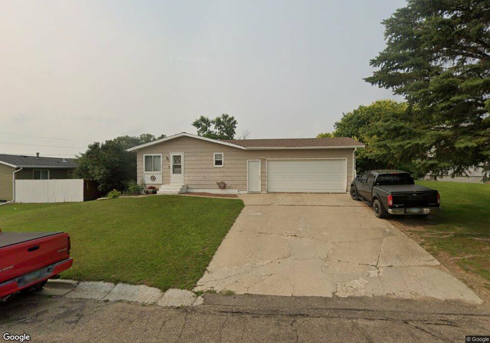 1014 14th St SW, Jamestown, ND 58401 - photo 1