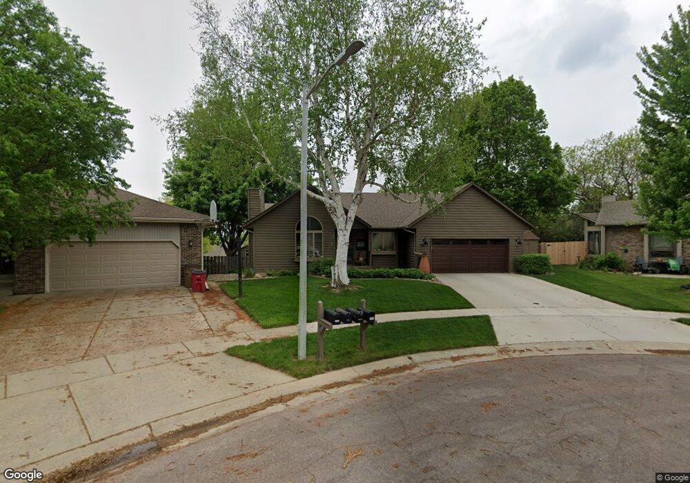 4901 E Avondale Cir, Sioux Falls, SD 57110 - photo 1