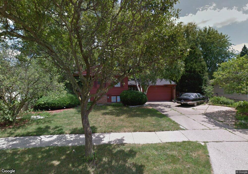 3615 Lochmoor Dr, Lansing, MI 48911 - photo 1