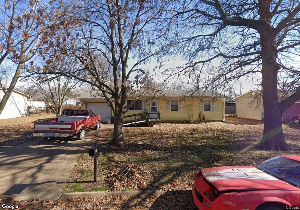 1404 Richard Ave, Parsons, KS 67357 - photo 1