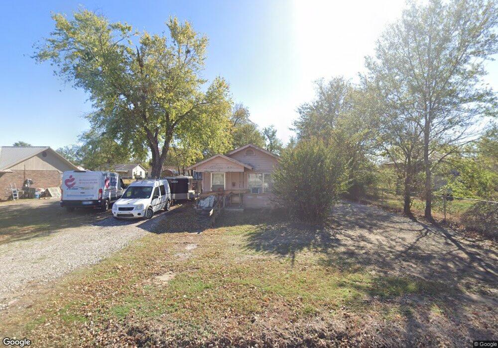 818 W 11th St, Okmulgee, OK 74447 - photo 1