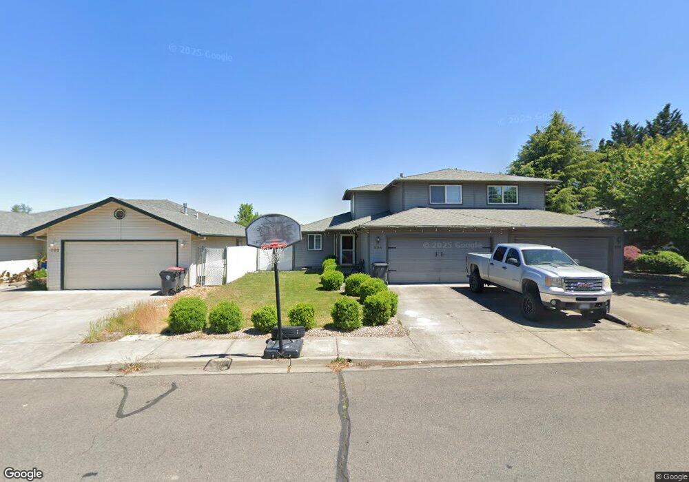 994 Glengrove Ave, Central Point, OR 97502 - photo 1