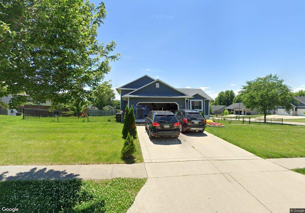 2403 E Marion St, Des Moines, IA 50320 - photo 1