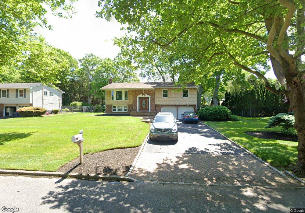 3 Pinecone Ln, ComMacK, NY 11725 - photo 1