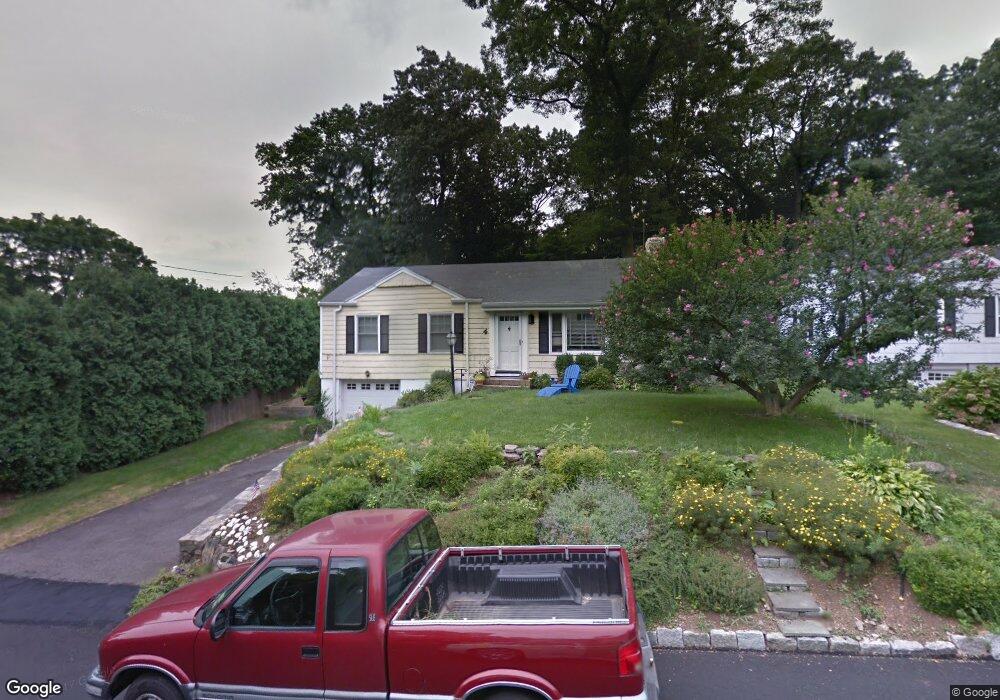 4 Lejeune Ct, Old Greenwich, CT 06870 - photo 1