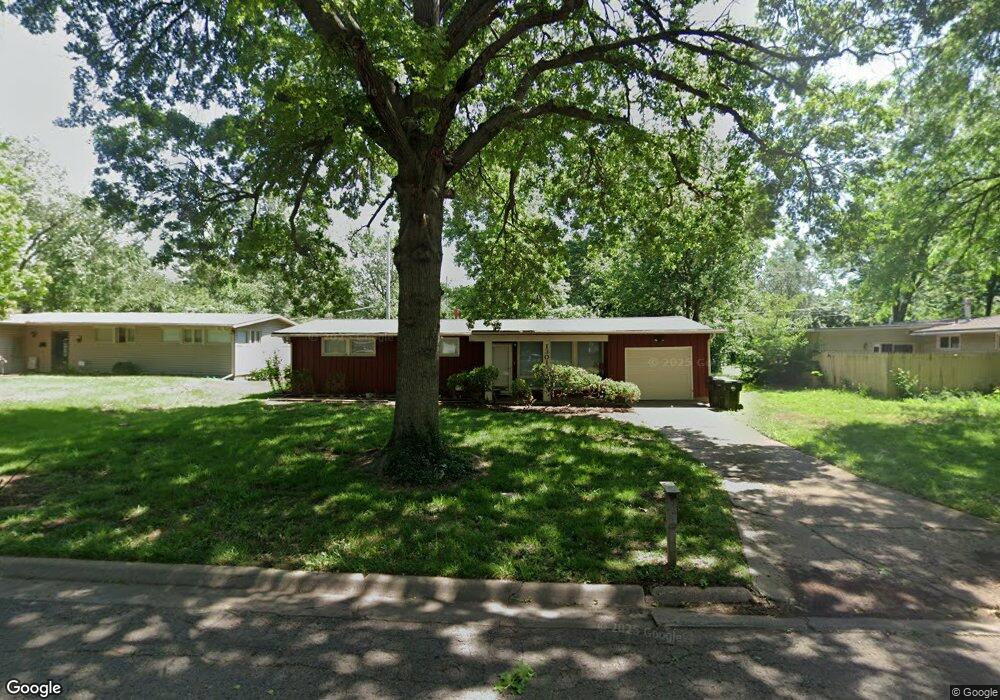 1301 SW Clontarf St, Topeka, KS 66611 - photo 1