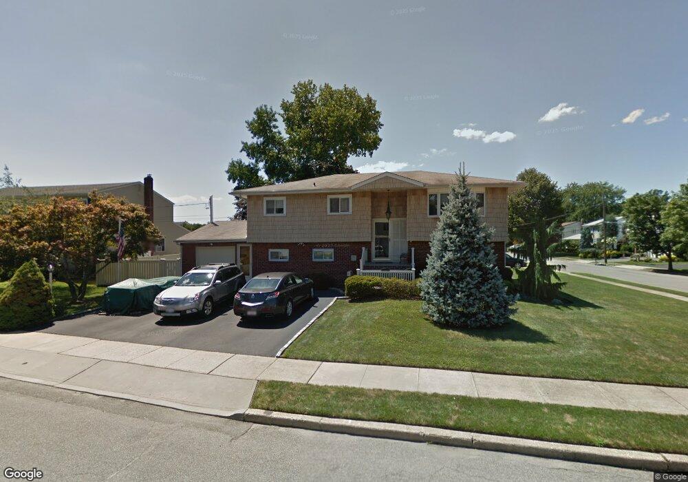 20 East Ct, Bethpage, NY 11714 - photo 1