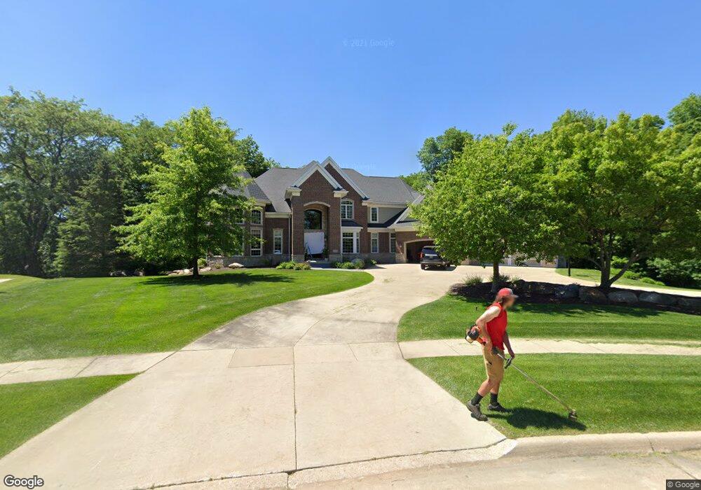 1210 Lakeview Dr, Cedar Falls, IA 50613 - photo 1