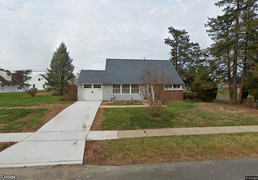 2 Gardenia Rd, Levittown, PA 19057 - photo 1