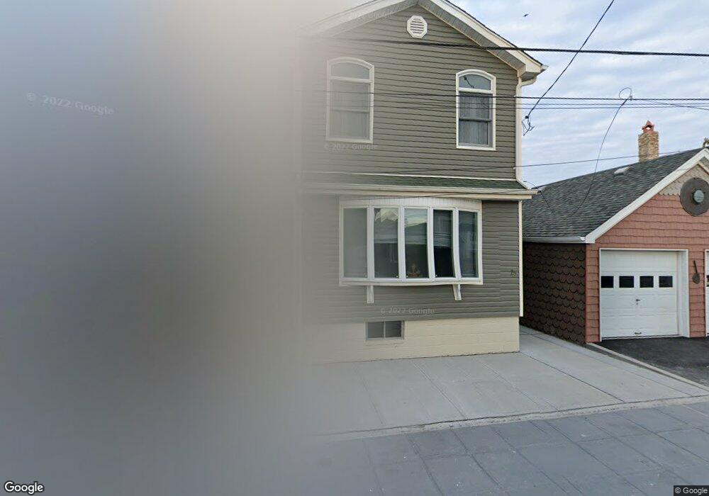 25 W 13th Rd, Broad Channel, NY 11693 - photo 1