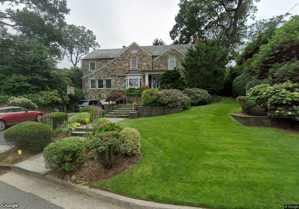 262 Chapel Rd, Manhasset, NY 11030 - photo 1