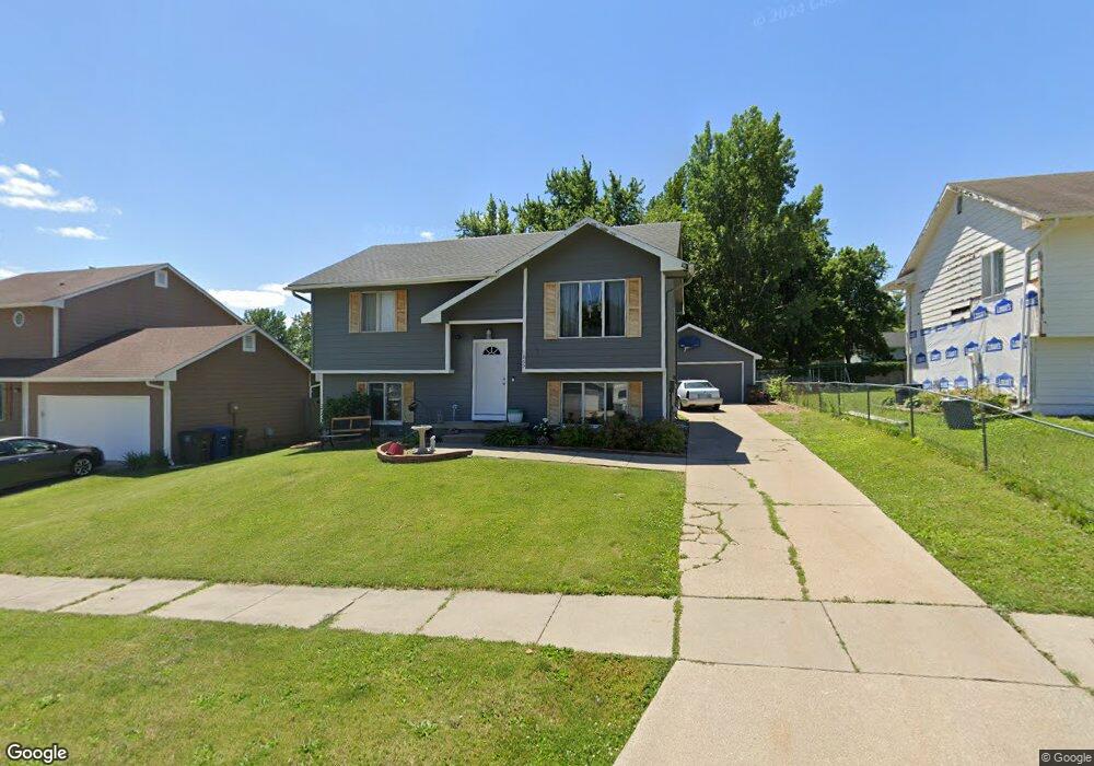 1805 E Lacona Ave, Des Moines, IA 50320 - photo 1