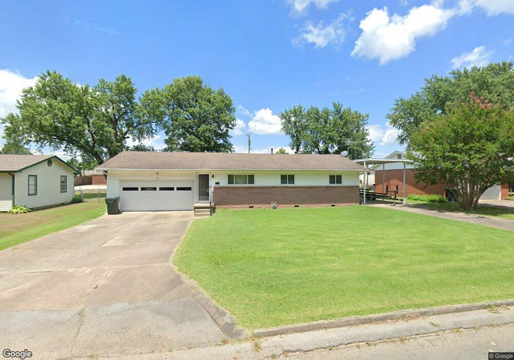 114 E Powell St, Claremore, OK 74017 - photo 1