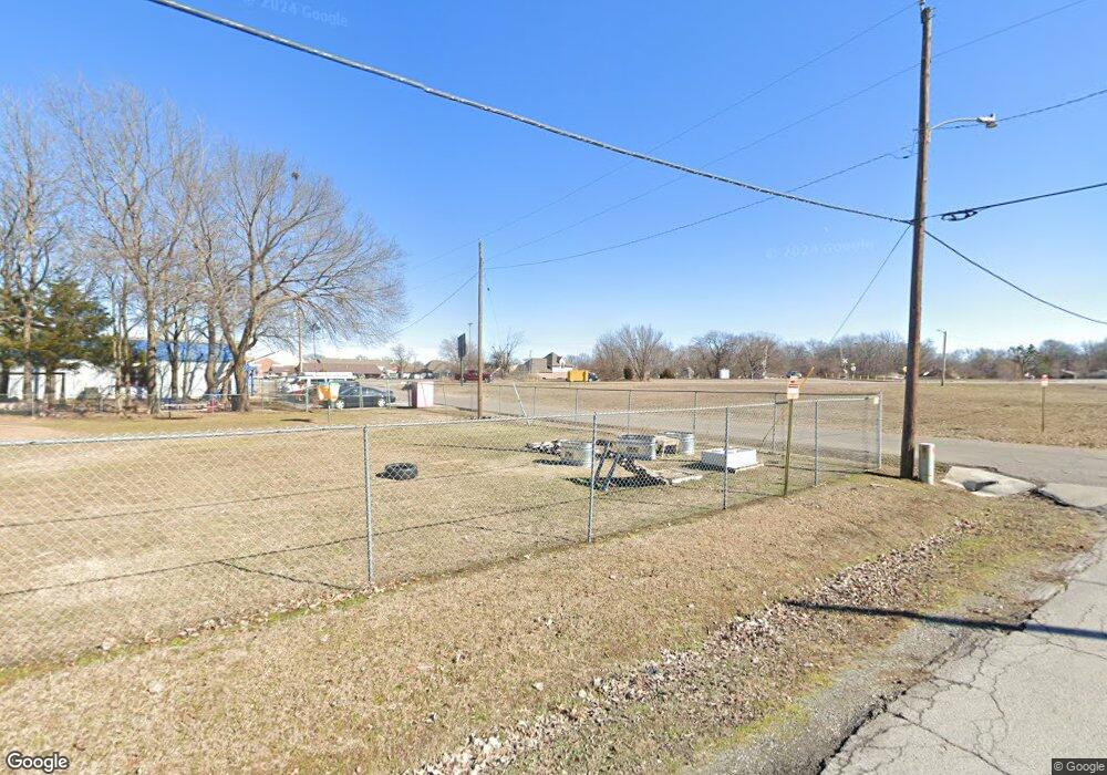 526 N Chickasaw Ave, Claremore, OK 74017 - photo 1