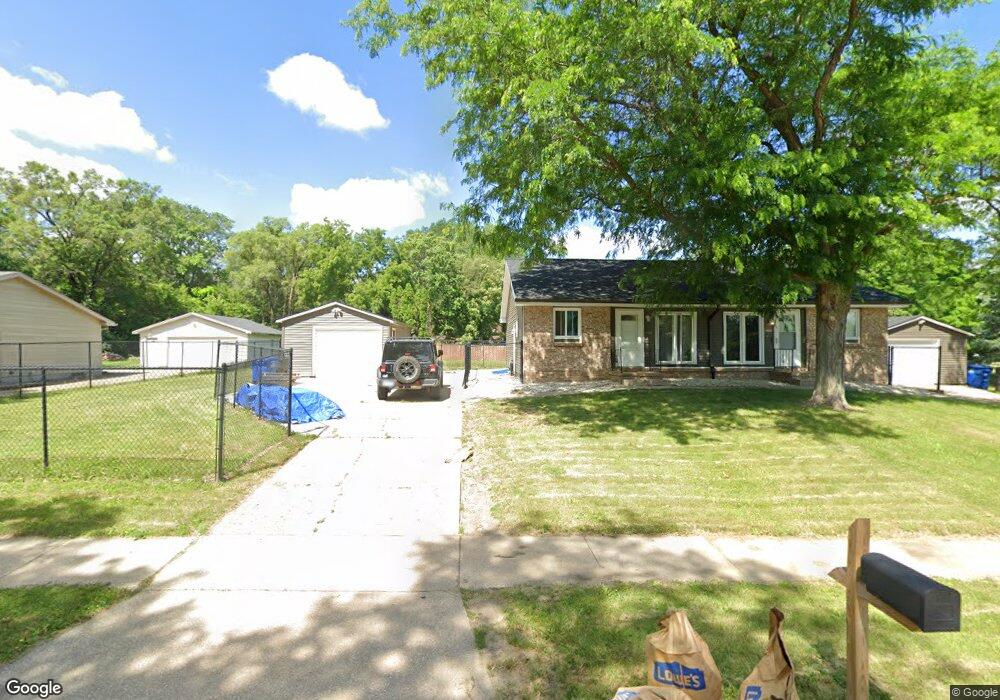 2402 SE 17th St, Des Moines, IA 50320 - photo 1