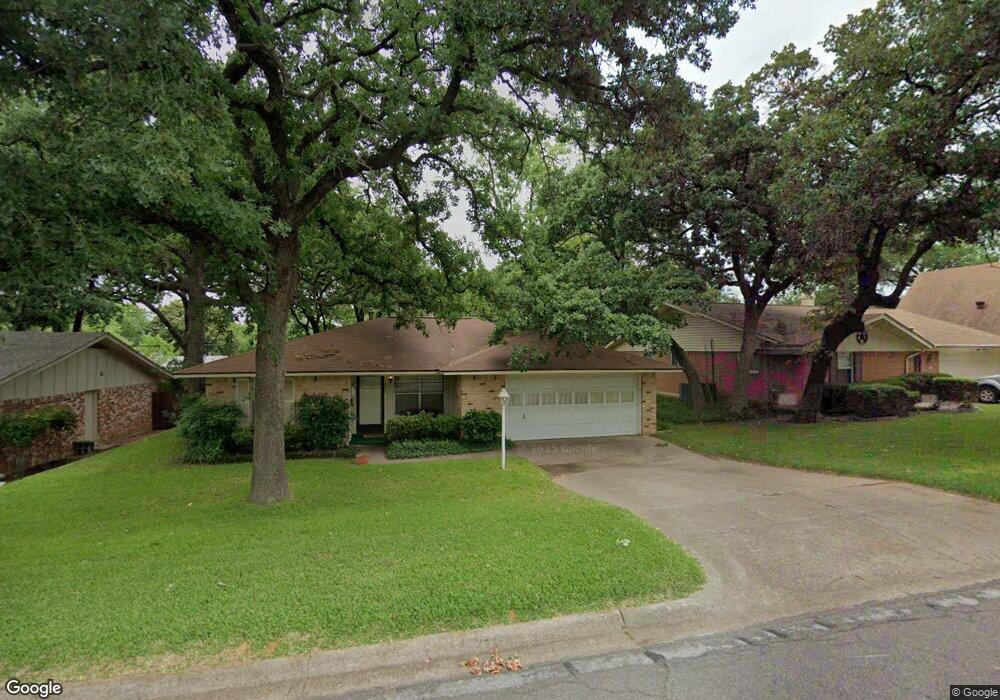653 Oak Dr, Hurst, TX 76053 - photo 1