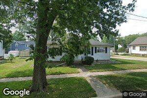 906 3rd St, Henry, IL 61537