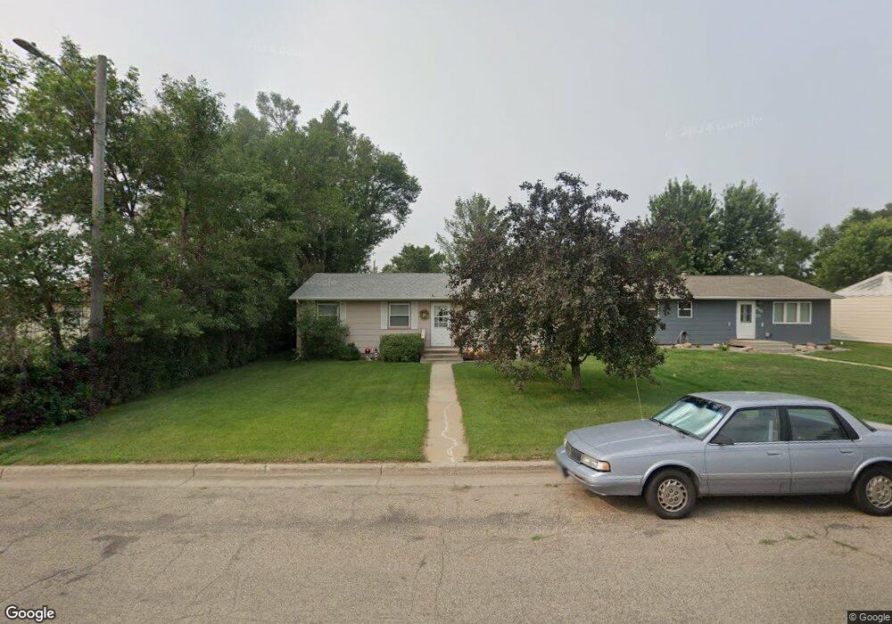 922 15th St SW, Jamestown, ND 58401 - photo 1
