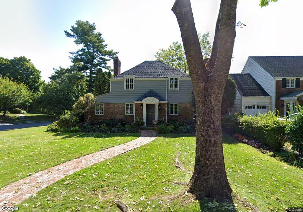 4 Normandy Ln, Manhasset, NY 11030 - photo 1
