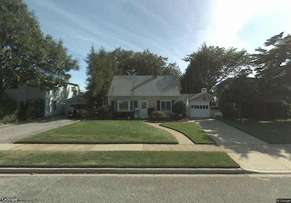 62 Club Ln, Levittown, NY 11756 - photo 1