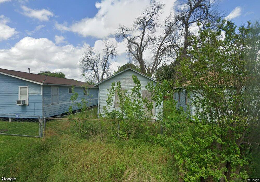 221 E 32nd St, Houston, TX 77018 - photo 1