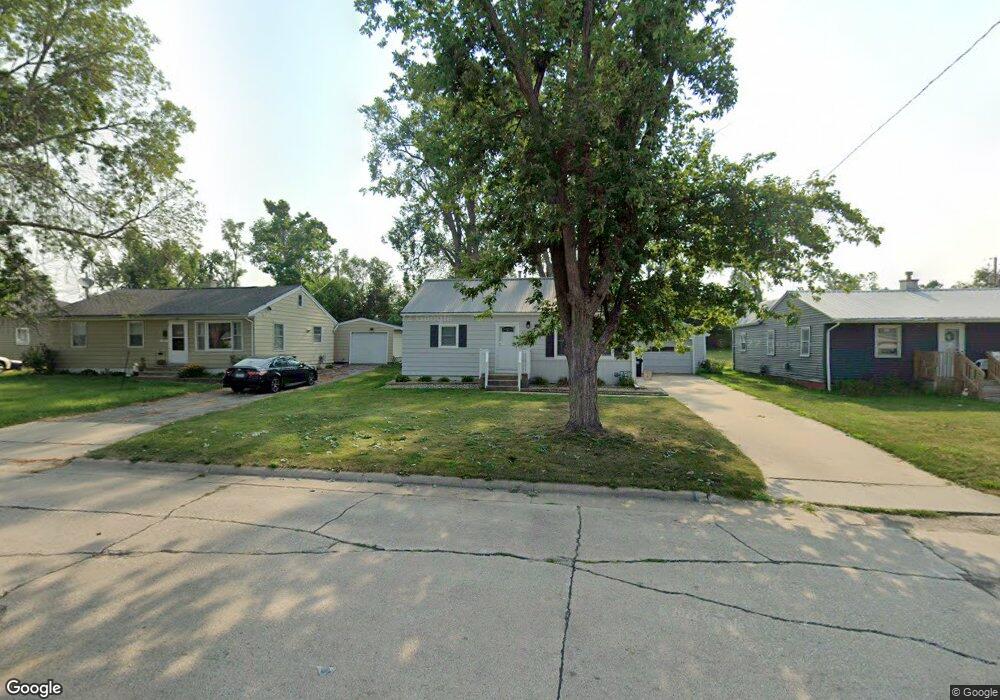 211 2nd Ave, Hiawatha, IA 52233 - photo 1