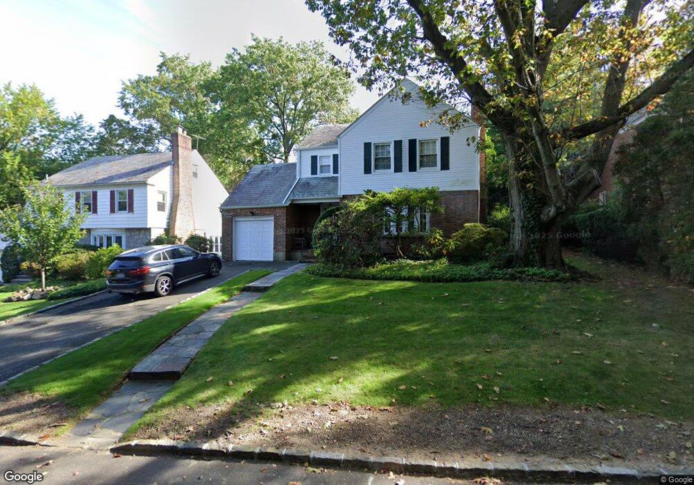 7 Wycham Place, Great Neck, NY 11021 - photo 1