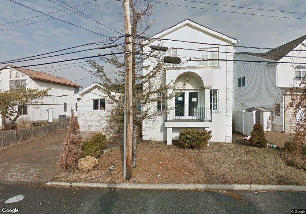 3645 Somerset Dr, Seaford, NY 11783 - photo 1