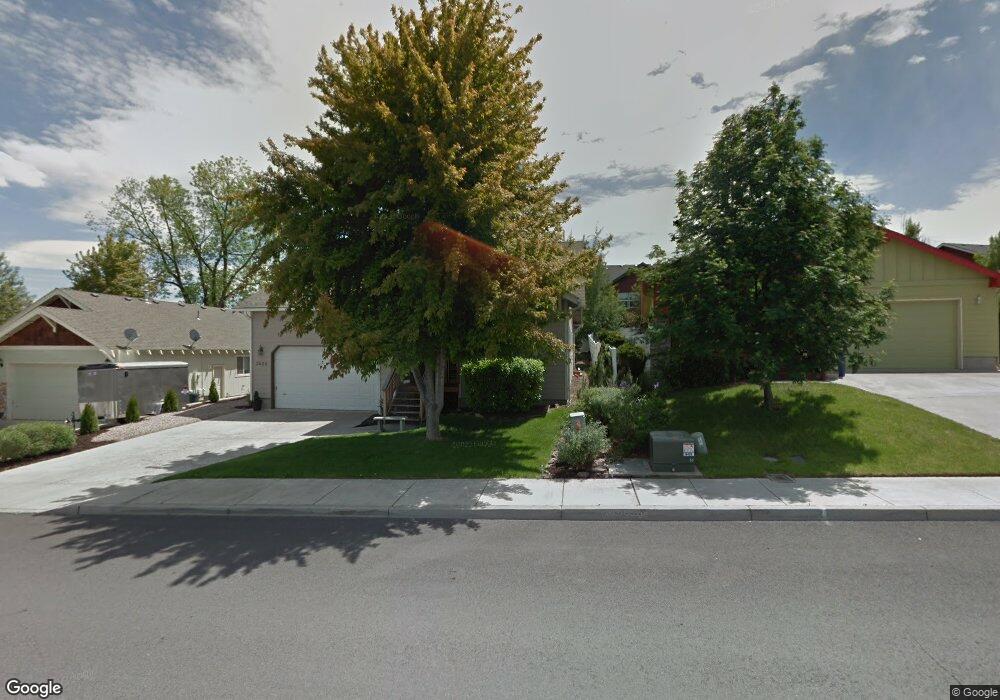 3524 SW Reindeer Ave, Redmond, OR 97756 - photo 1