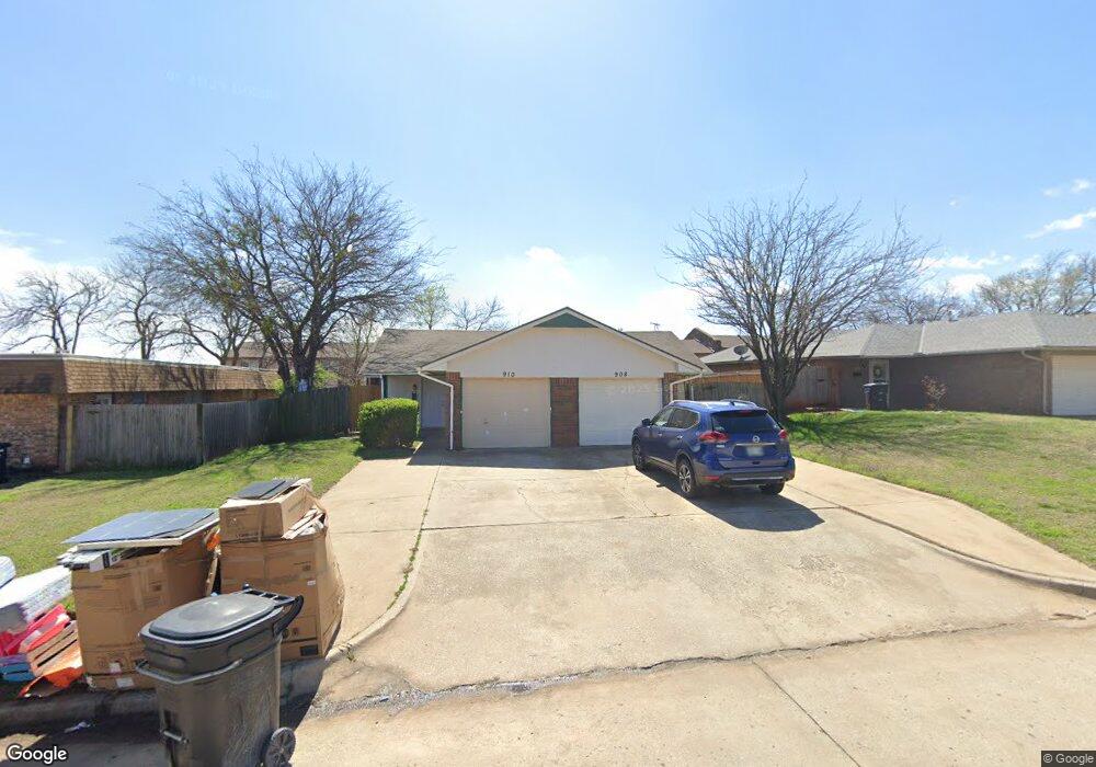 908 Delmar Cir unit 910, Moore, OK 73160 - photo 1