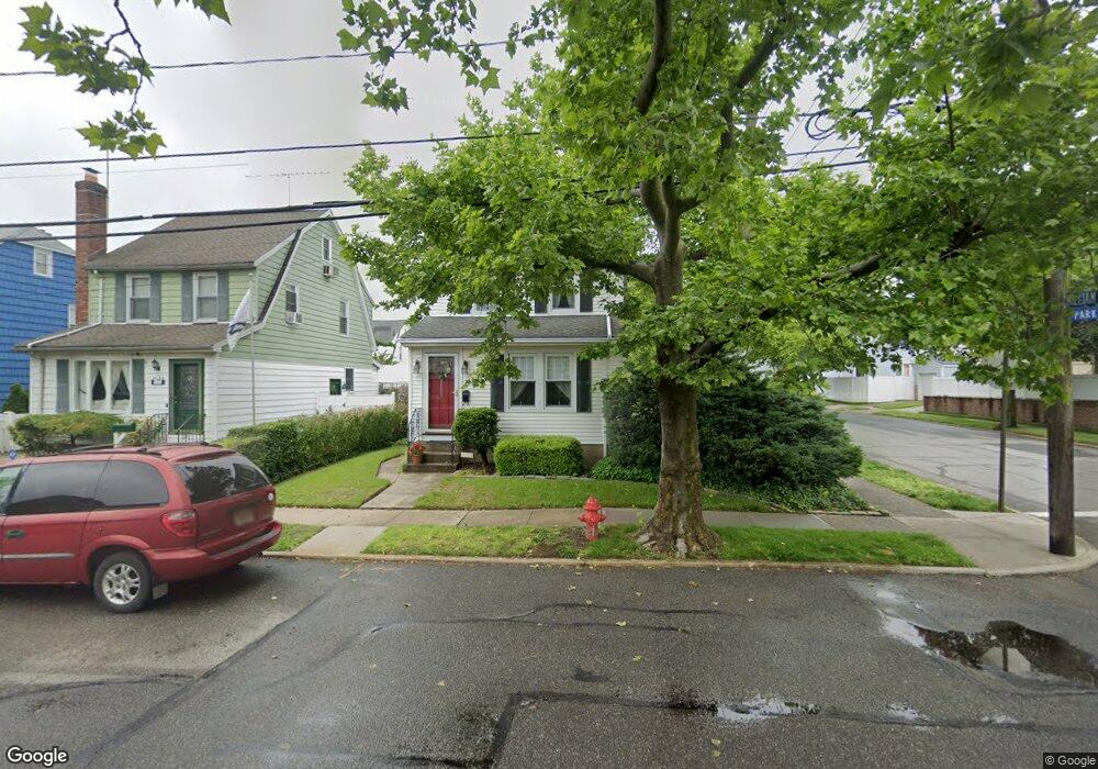 238 Park Ave, Williston Park, NY 11596 - photo 1