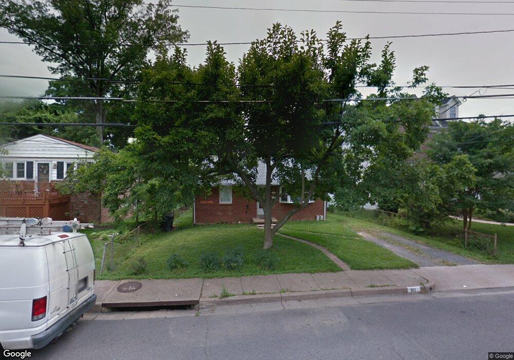 911 Lincoln Ave, Falls Church, VA 22046 - photo 1