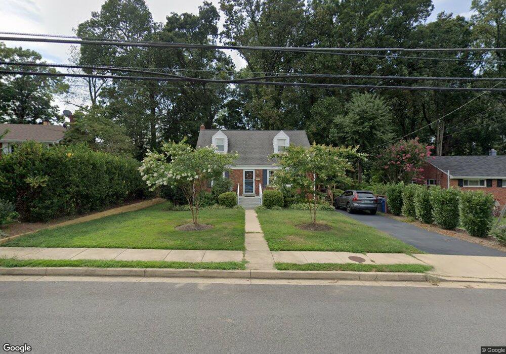 3910 Whispering Ln, Falls Church, VA 22041 - photo 1