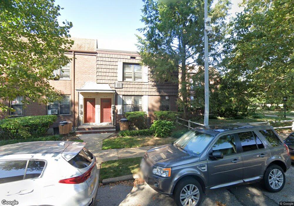 69-82 136th St unit 2R, Flushing, NY 11367 - photo 1