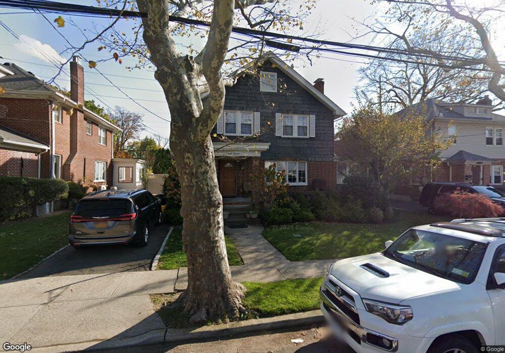 813 Hampton Rd, Woodmere, NY 11598 - photo 1