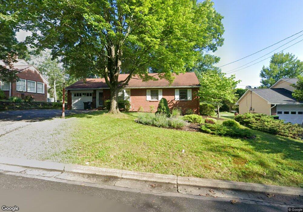 554 Oak St, Stroudsburg, PA 18360 - photo 1