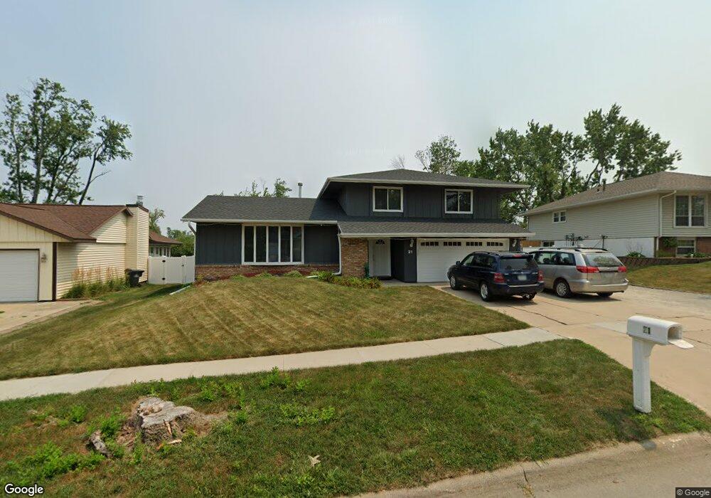 21 Clive Dr NW, Cedar Rapids, IA 52405 - photo 1