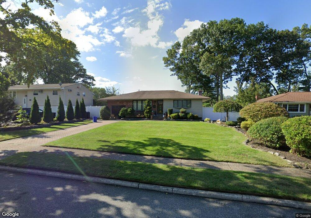 20 Fisher Rd, ComMacK, NY 11725 - photo 1