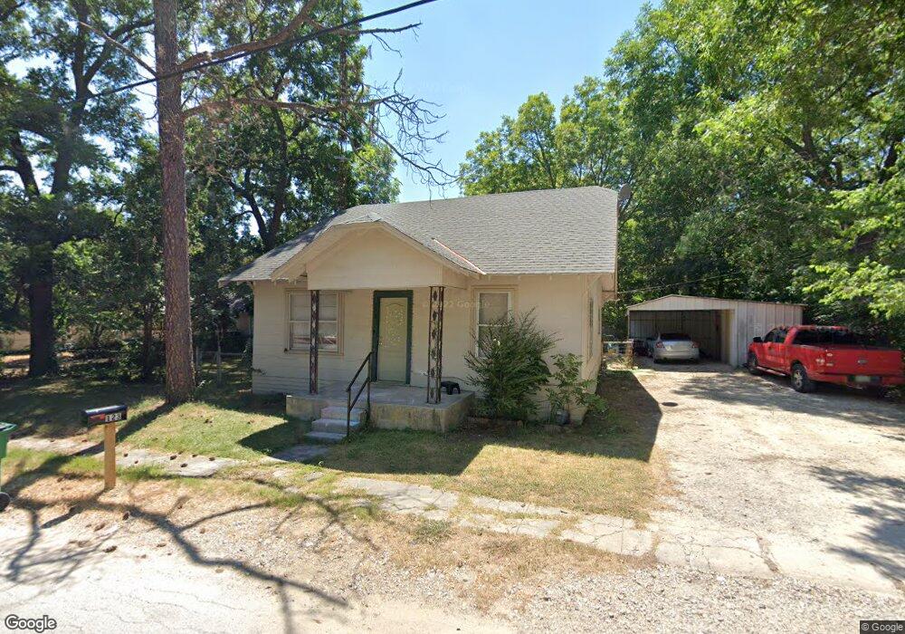 123 S Wine St, Gainesville, TX 76240 - photo 1