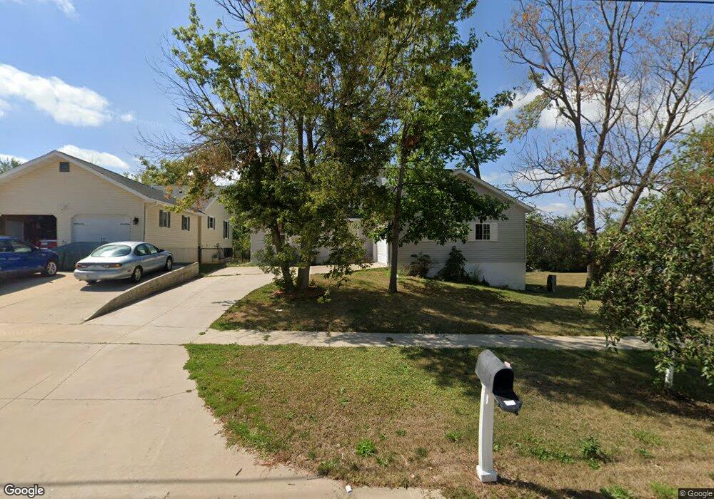 1930 18th St SW, Cedar Rapids, IA 52404 - photo 1