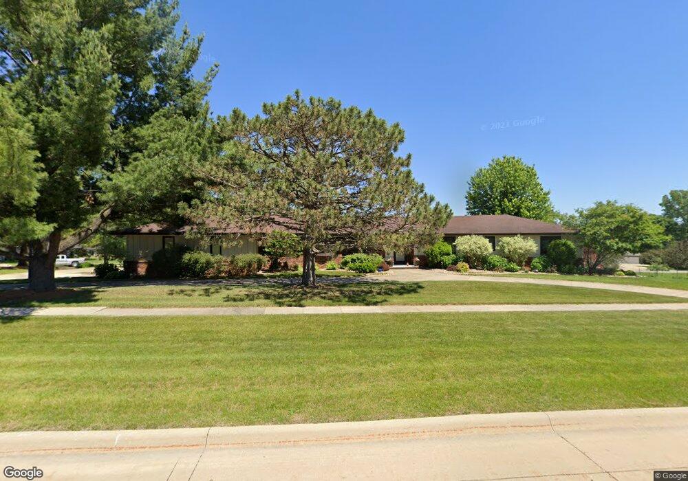 3001 Minnetonka Dr, Cedar Falls, IA 50613 - photo 1