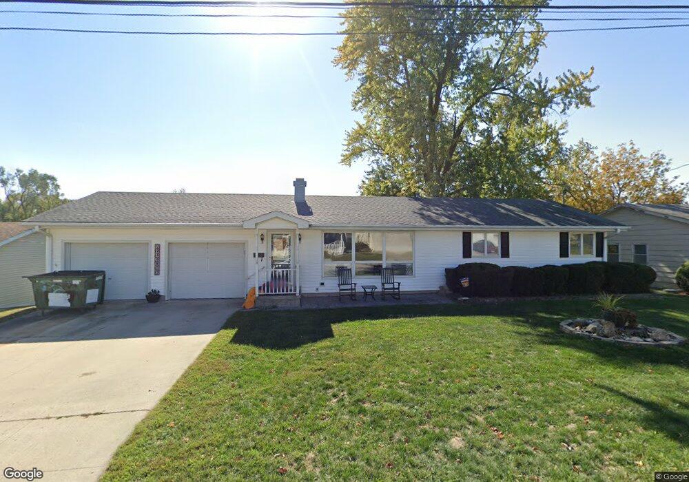 1225 S 6th Ave E, Newton, IA 50208 - photo 1