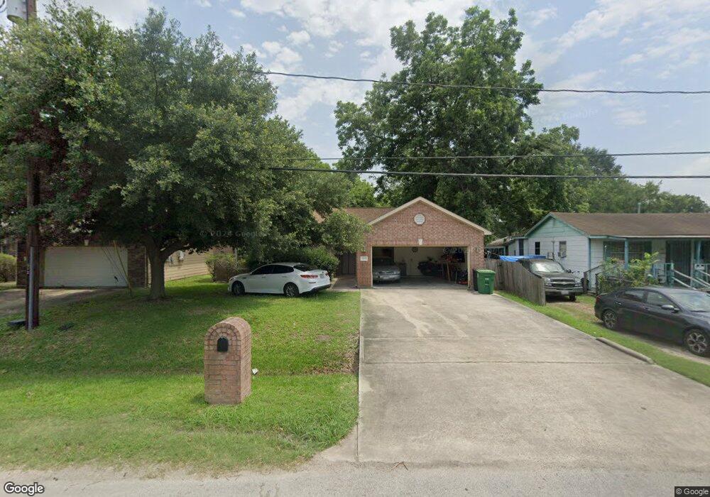 1009 Reverend b j Lewis Dr, Houston, TX 77088 - photo 1