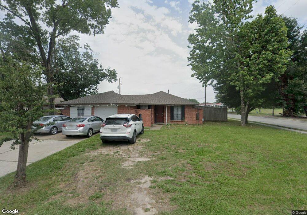 8702 Rutherford Ln, Houston, TX 77088 - photo 1