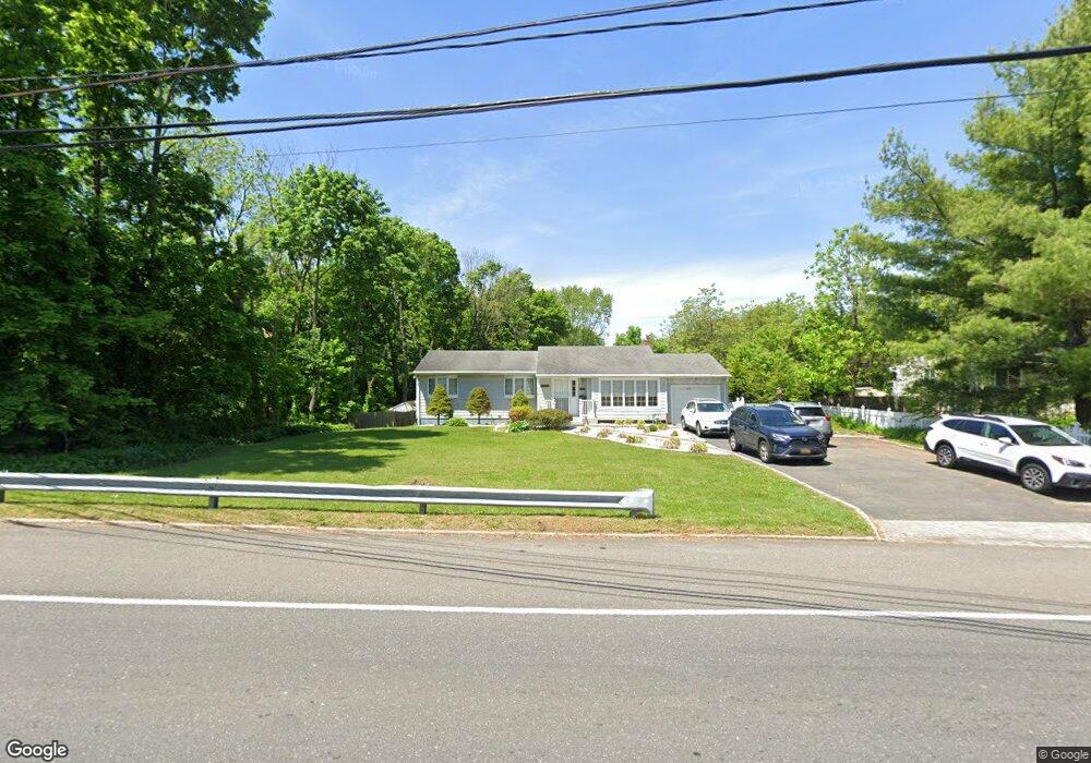 435 Townline Rd, ComMacK, NY 11725 - photo 1