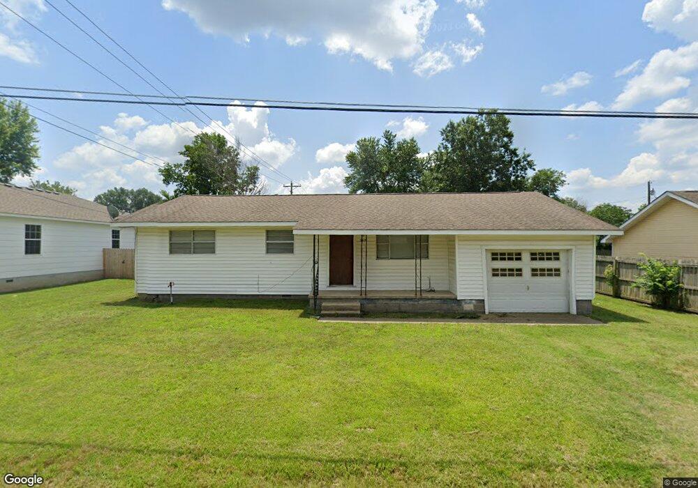 549 W Clay St, Chouteau, OK 74337 - photo 1