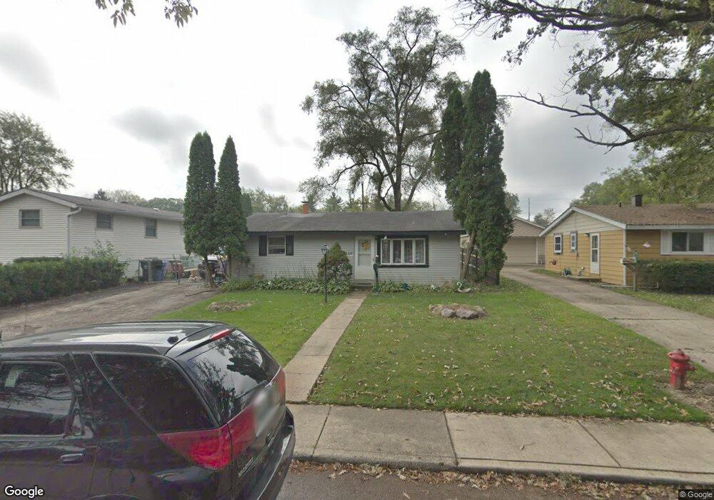 419 Blackhawk Ave, Carpentersville, IL 60110 - photo 1