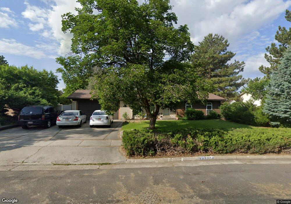 1374 Waters Ln, Sandy, UT 84093 - photo 1