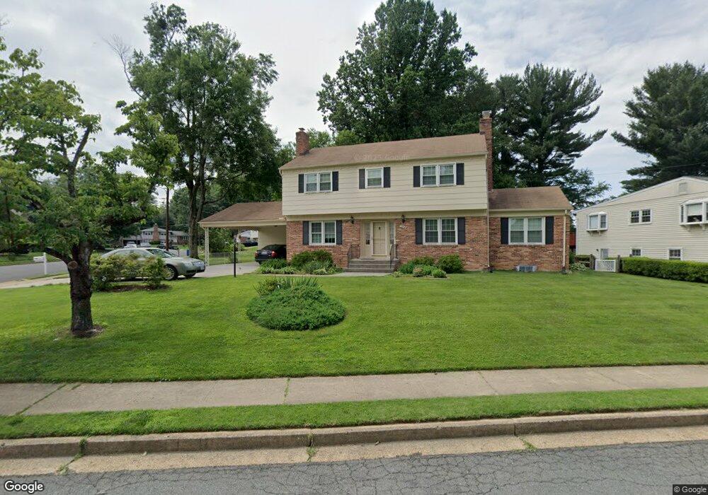 1008 Country Club Dr NE, Vienna, VA 22180 - photo 1